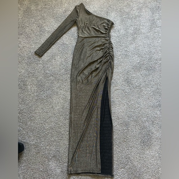 Lulu’s Precious Prize Gold Metallic One-Shoulder Long Sleeve Maxi Dress - Picture 4 of 8